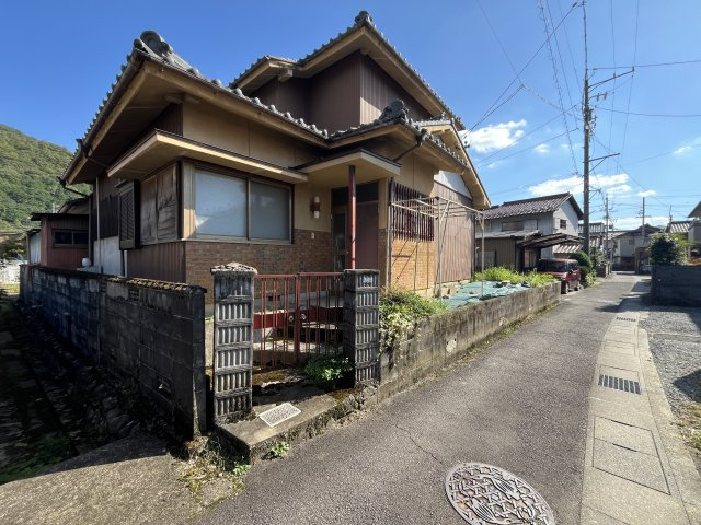 中古住宅　岩崎１丁目の前面道路含む現地写真
