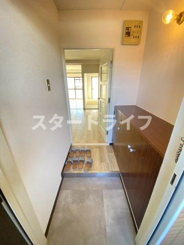 大阪市東淀川区下新庄１丁目の賃貸マンションの玄関