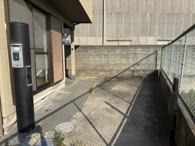 小槻町戸建の駐車場