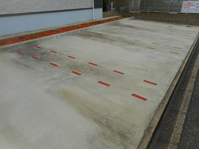 Ｔ・ＰＬＡＣＥ　Ⅲの駐車場