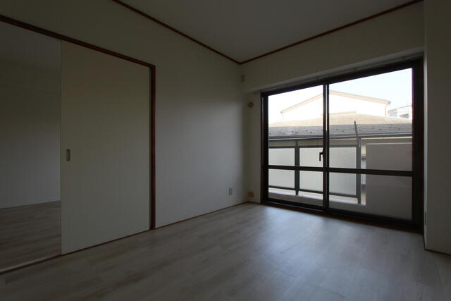 川崎市多摩区生田３丁目の賃貸マンションの居間・リビング