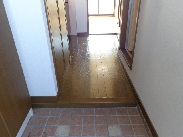 グレイス新知の玄関