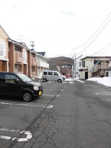 グレースアゼリアＢの駐車場