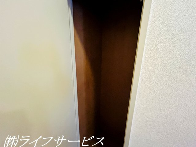 【収納】 | イスズハイツベル加島Ⅱ | 玄関／収納あり
