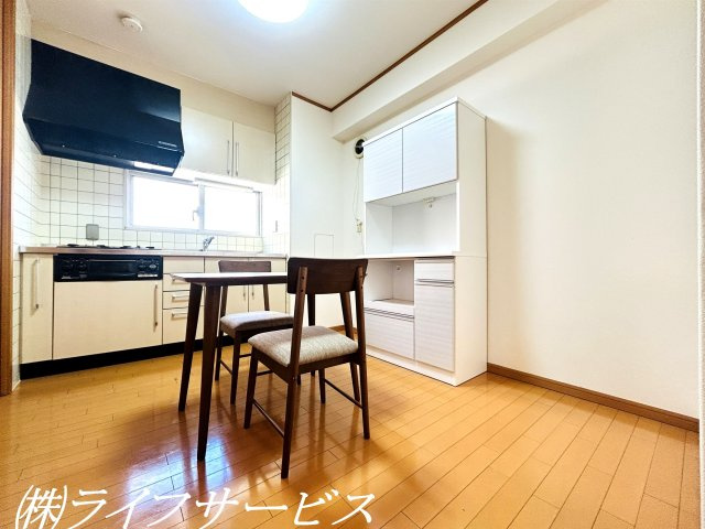 【居間・リビング】 | イスズハイツベル加島Ⅱ | ダイニング／室内丁寧にお使いです！家具付！