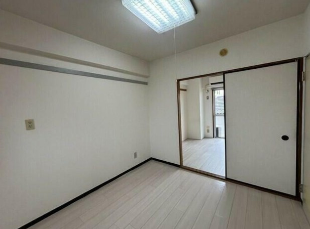 越谷市赤山町２丁目の賃貸マンションの寝室