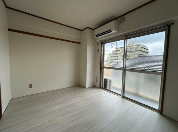 越谷市赤山町２丁目の賃貸マンションの居間・リビング
