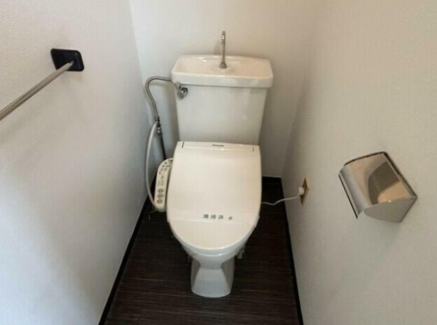 越谷市赤山町２丁目の賃貸マンションのトイレ