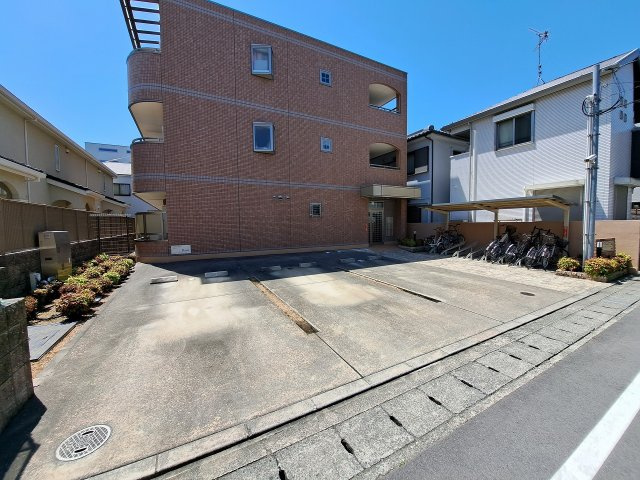 ソレイユ上甲子園の駐車場