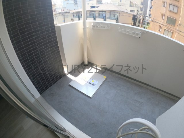 【バルコニー】 | セレニテ十三ミラク