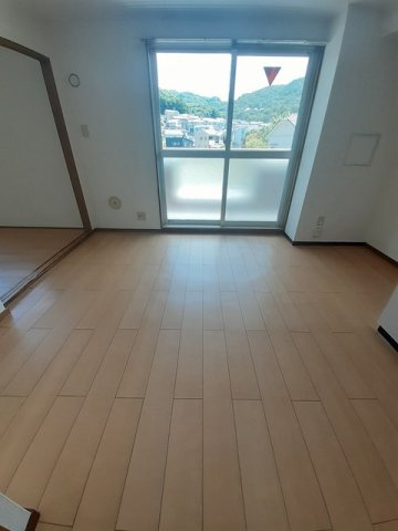 マンション久保１号の居間・リビング