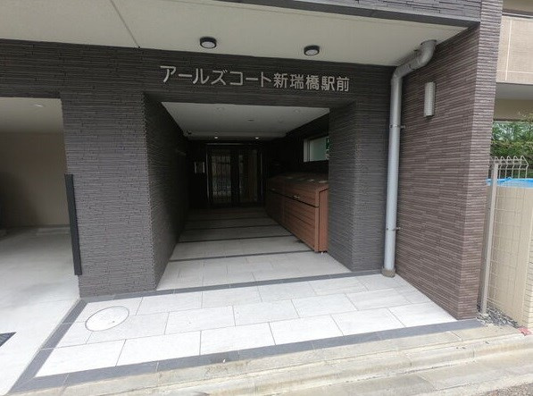 アールズコート新瑞橋駅前のエントランス