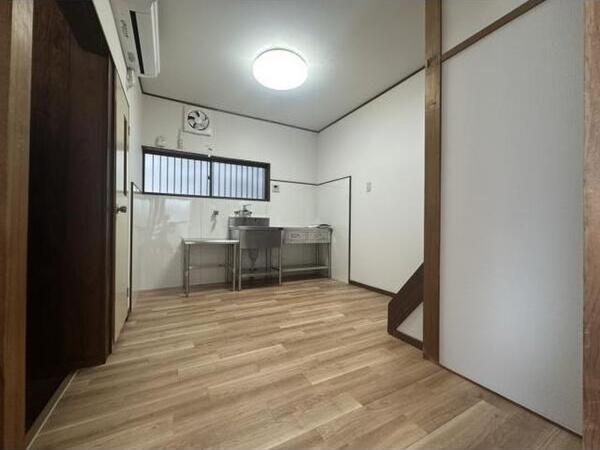 MKハイツ(東難波町)の居間・リビング
