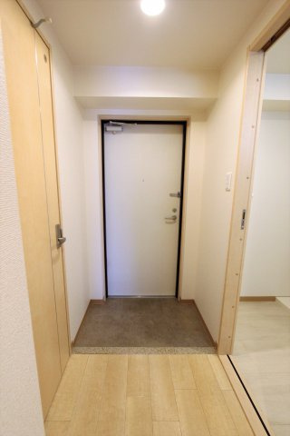 エテルナの玄関|参考写真です。現況優先。