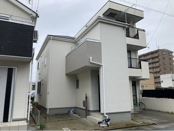宿跡町戸建Westの外観