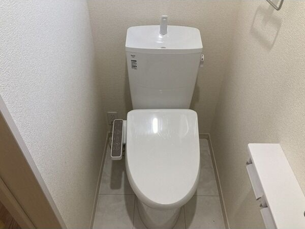 宿跡町戸建Westのトイレ