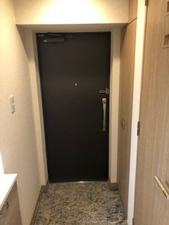 ルーブル川崎上平間弐番館 の玄関