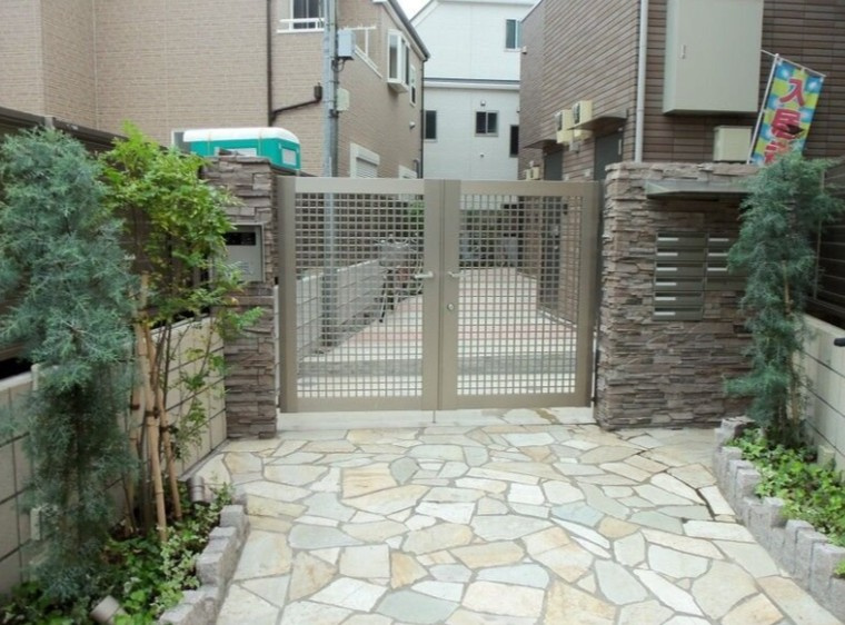 江戸川区北小岩３丁目のアパートのエントランス