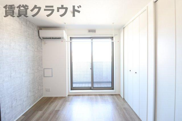 アリエッタの寝室|広くて明るい寝室