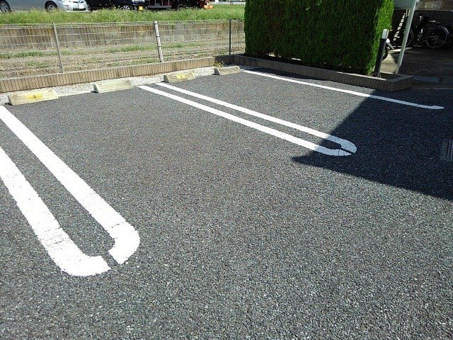 アルカンシエルの駐車場