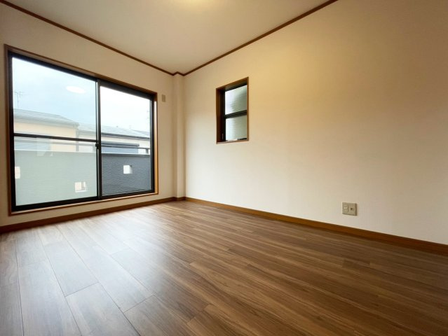 大久保町4 中古戸建の洋室|きれいな洋室です