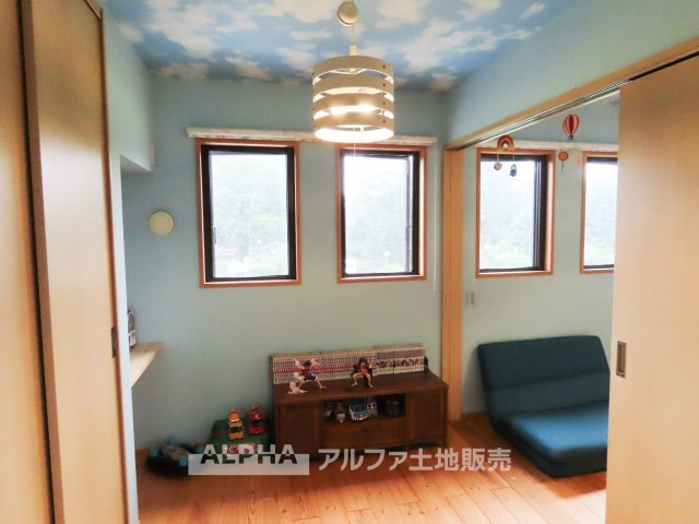 東京都羽村市緑が丘4丁目の内装|【Comfortable Room】◆暮らしに合わせた使い方◆子ども部屋や書斎など、家族構成や生活スタイルに応じて活用できる居室空間です。
