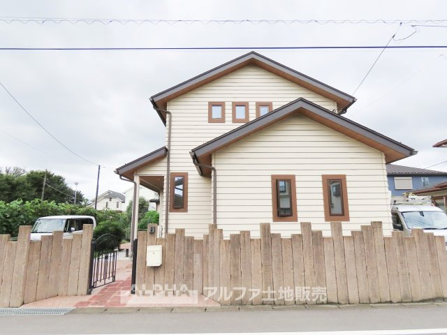 東京都羽村市緑が丘4丁目の外観|【Natural House】◆木の温もりを感じる住まい◆2019年1月築の木造2階建て。認定低炭素住宅として建てられた一戸建てです。