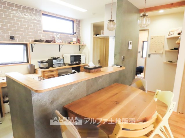東京都羽村市緑が丘4丁目の居間・リビング|【Family Time】◆家族が集まるリビング◆ダイニングとつながる開放的な空間。食事や会話を楽しみながら、家族それぞれが思い思いの時間を過ごせます。
