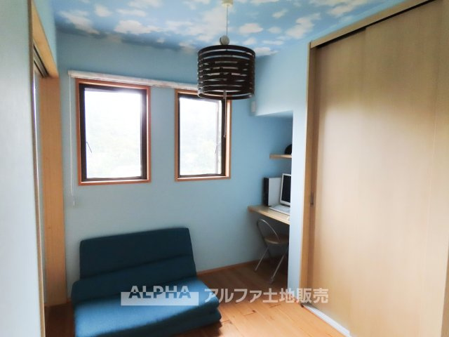 東京都羽村市緑が丘4丁目の洋室|【Private Room】◆自分らしく過ごせる居室◆ベッドやデスクを配置して寝室や趣味の部屋に。ライフスタイルに合わせた空間づくりを楽しめます。