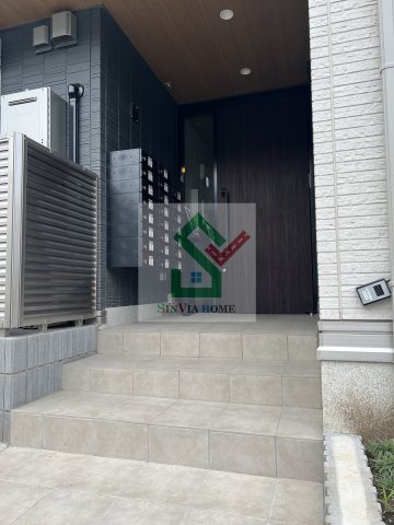 グラナーデ高野台のエントランス