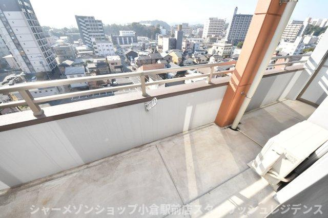 クレスト南小倉のバルコニー