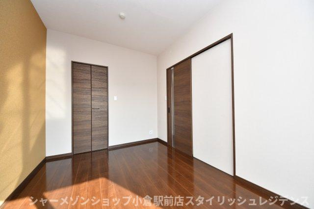 クレスト南小倉の居間・リビング