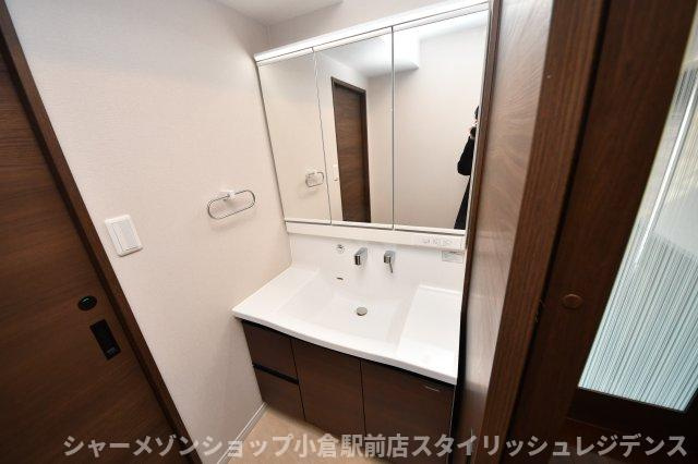 クレスト南小倉の洗面所