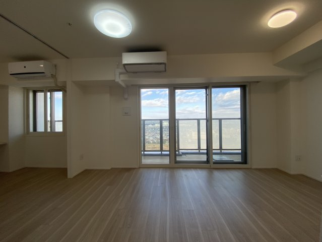 Brillia Tower聖蹟桜ヶ丘 BLOOMING RESIDENCEの居間・リビング|こちらのリビングで趣味の時間をお楽しみください
