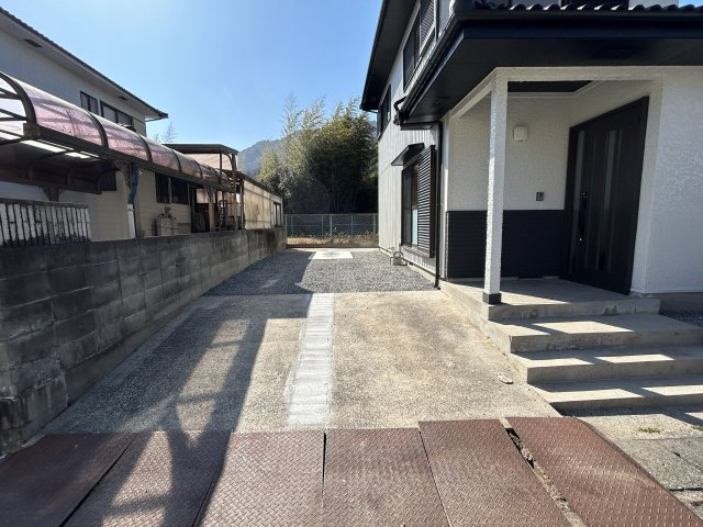 山口市下小鯖　戸建ての駐車場|駐車スペースもあります