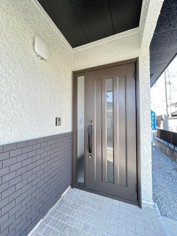 山口市下小鯖　戸建ての玄関|明るい玄関です