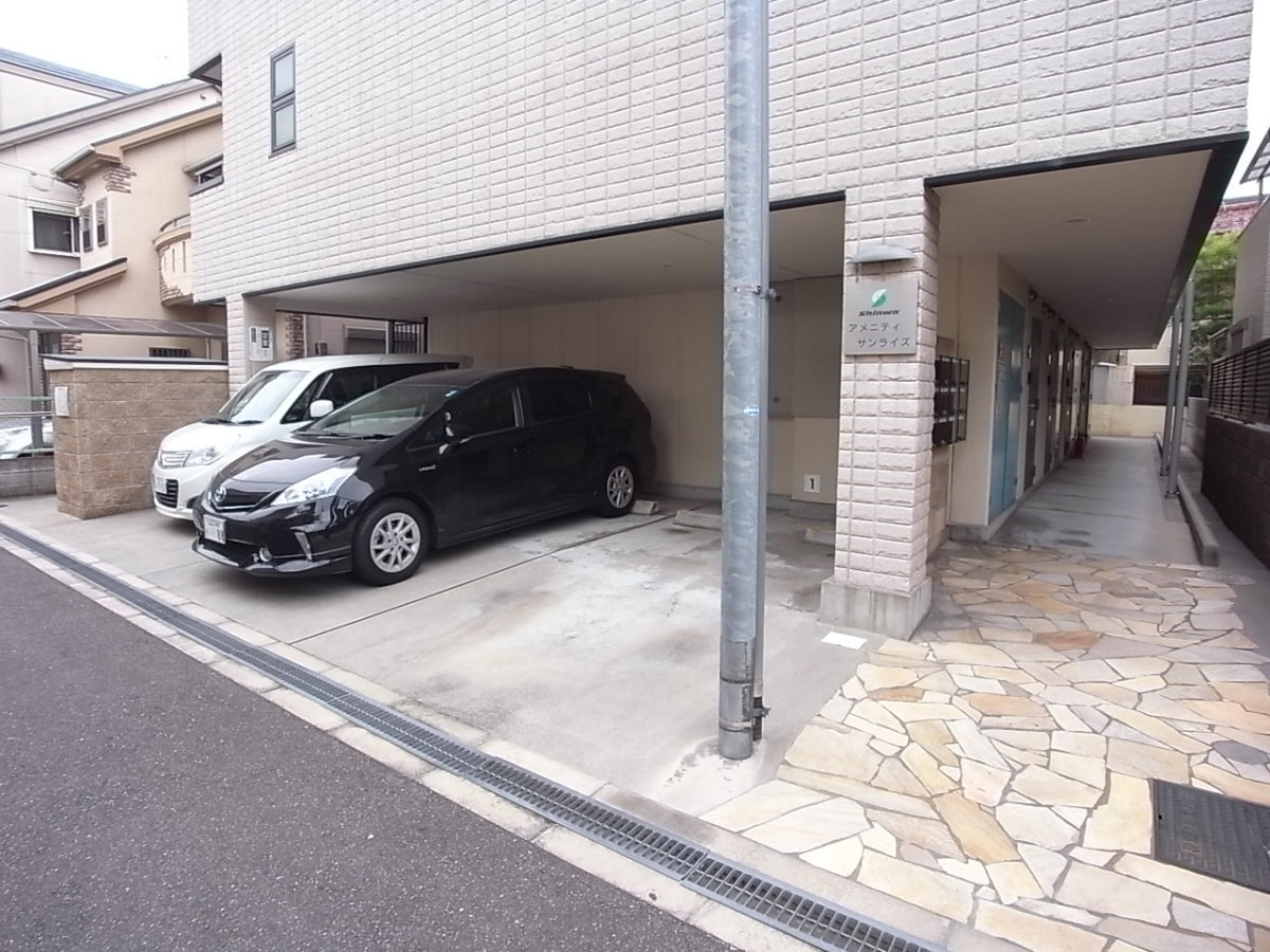 アメニティサンライズの駐車場