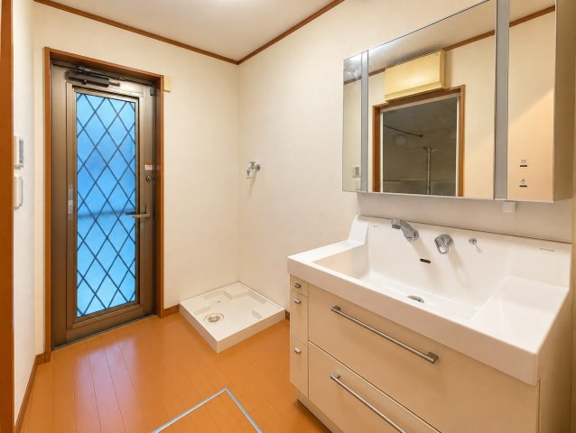 世田谷区大蔵６丁目　戸建の独立洗面台