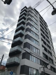 【外観】 | プライマル新中野 | 鉄筋コンクリート造のがっちりとした建物。