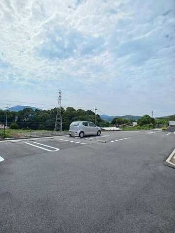 イコマ＆カドヤの駐車場