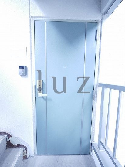プレールドゥーク横浜反町の玄関