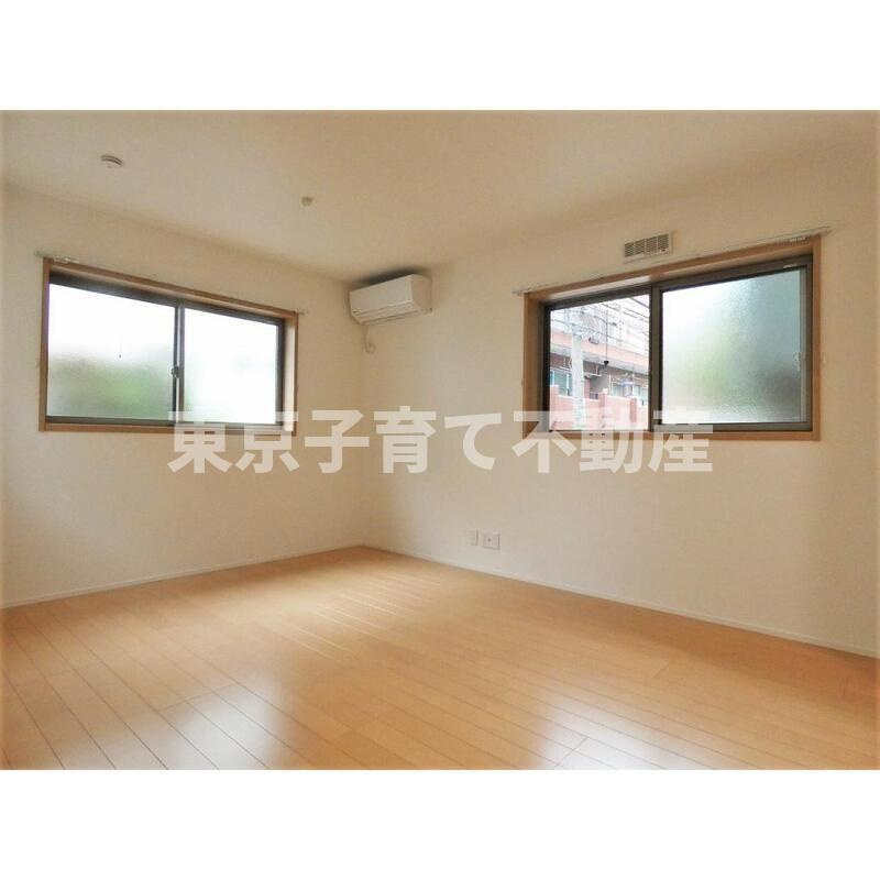 豊島区高田１丁目戸建の居間・リビング