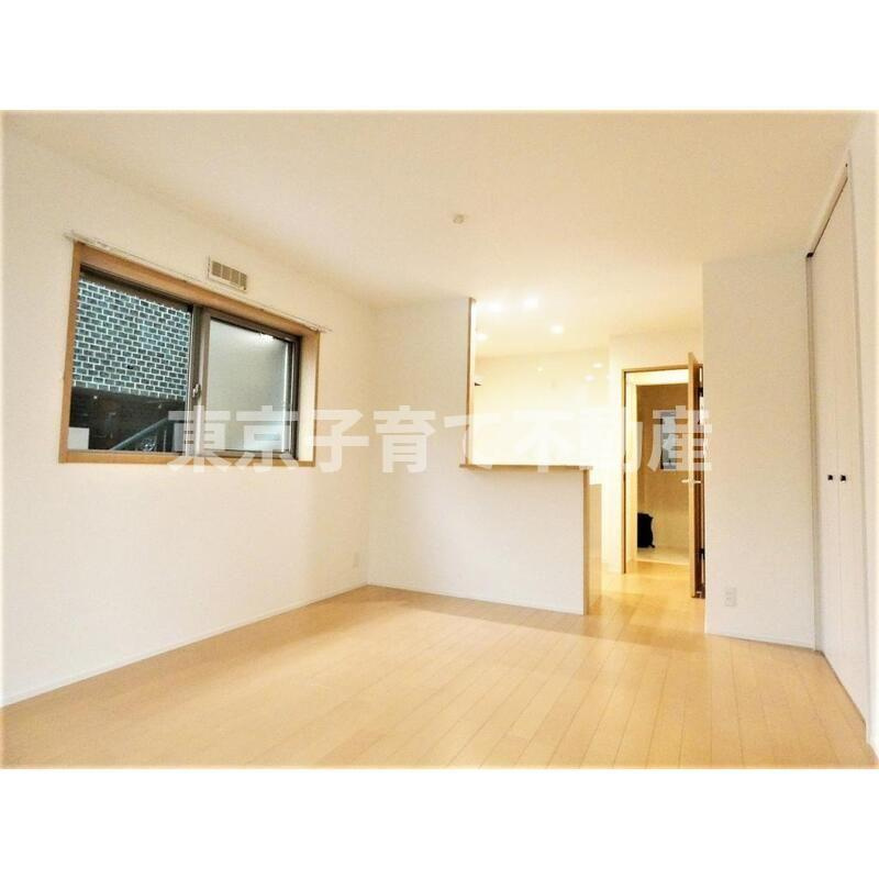 豊島区高田１丁目戸建の居間・リビング