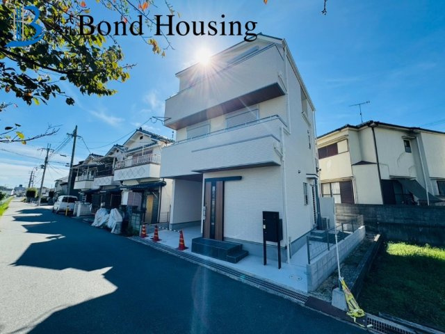 耐震等級3取得　LDK19以上　大久保町谷八木　新築戸建の前面道路含む現地写真
