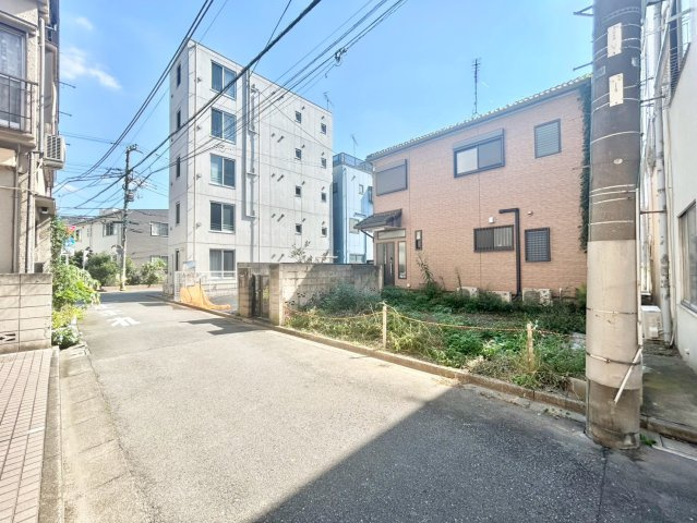 北区赤羽2丁目　新築戸建の前面道路含む現地写真|2026.10.09撮影

現地ご見学希望・資料請求などお気軽にお問い合わせ下さい！
03-5990-5201