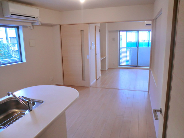 ベルティス渋谷の洋室|★明るいフローリングの角部屋です★
