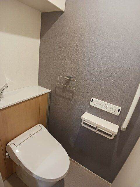 アーバングレースのトイレ|落ち着いた色調のトイレです
