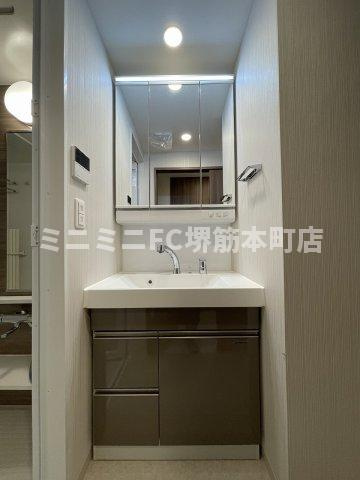 エステムコート堺筋本町の洗面所