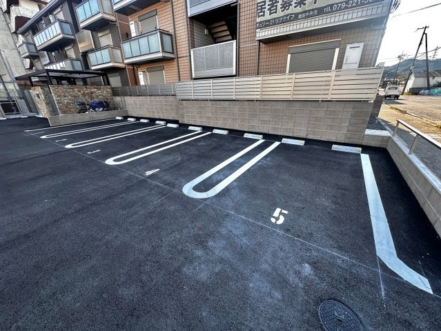 トリニティⅠ号館の駐車場
