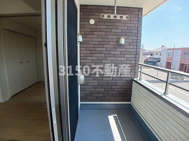 テスラ　Ｂのバルコニー|暖かな日差しのふりそそぐバルコニー